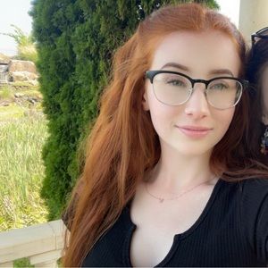 Meet your Posher, Brittney